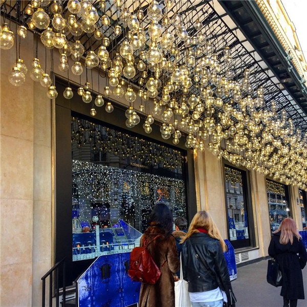Picture 19 of Be overwhelmed by the wonderful virtual Christmas decorations throughout the five continents