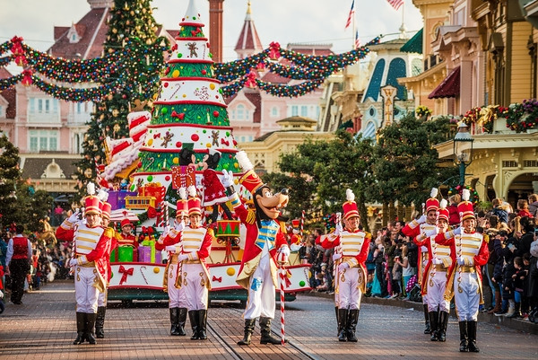 Picture 20 of Be overwhelmed by the wonderful virtual Christmas decorations throughout the five continents