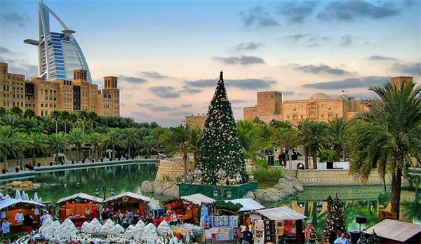 Picture 43 of Be overwhelmed by the wonderful virtual Christmas decorations throughout the five continents