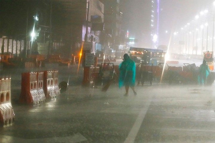 Picture 10 of Beam of images: Super typhoon Mangkhut with winds of 270km / h sweeps the Philippines
