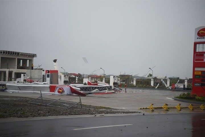 Picture 12 of Beam of images: Super typhoon Mangkhut with winds of 270km / h sweeps the Philippines