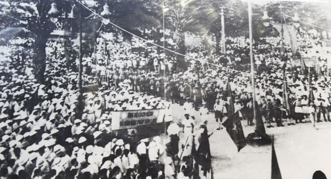 Picture 3 of Beam of photos: Celebrating the 70th anniversary of the General's victory