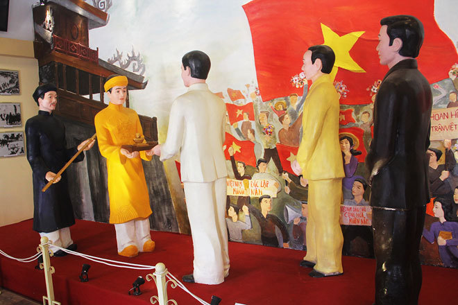 Picture 7 of Beam of photos: Celebrating the 70th anniversary of the General's victory