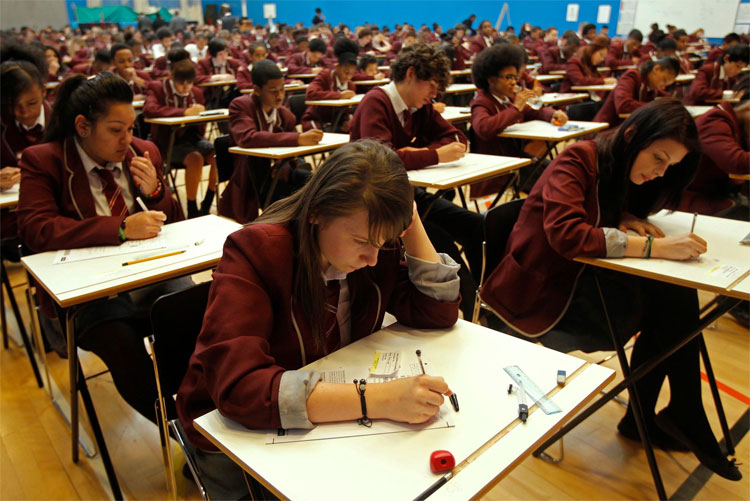 Picture 9 of Beam of photos: Obsession of examinations in countries around the world