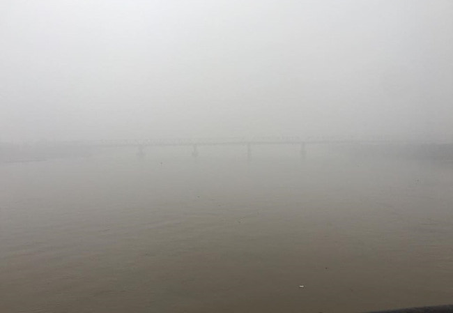 Picture 10 of Beams: Near noon, Hanoi fades in a dense fog