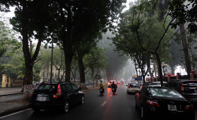Picture 4 of Beams: Near noon, Hanoi fades in a dense fog