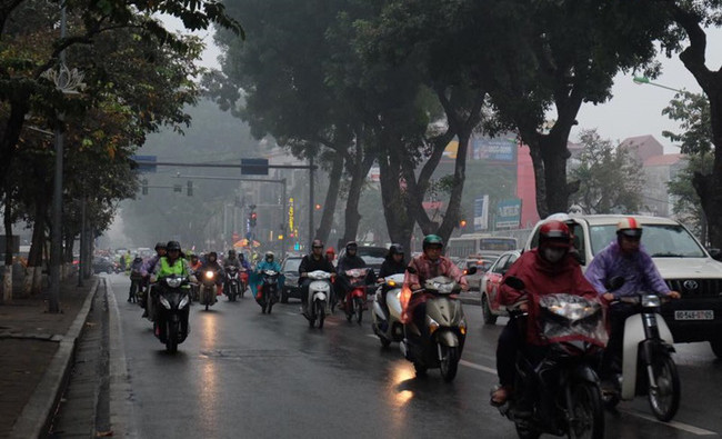 Picture 5 of Beams: Near noon, Hanoi fades in a dense fog