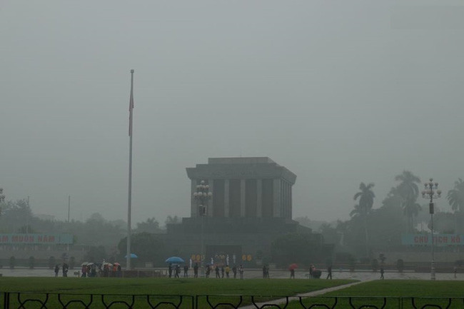 Picture 6 of Beams: Near noon, Hanoi fades in a dense fog