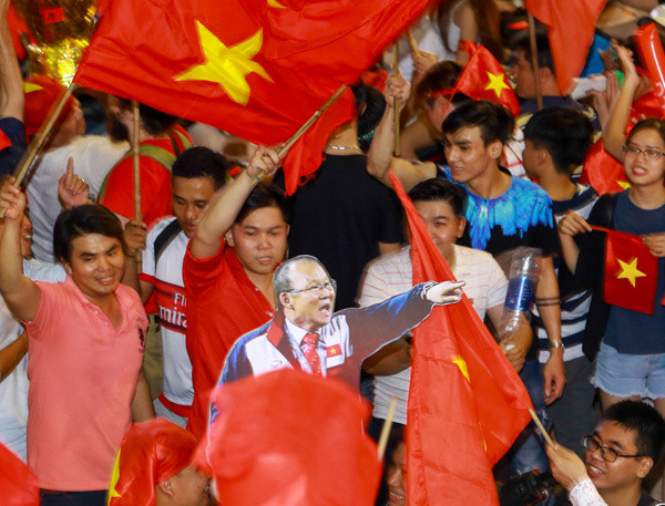 Picture 11 of Beams of images all over the country celebrate the U23 road in Vietnam to the final of Asia U23