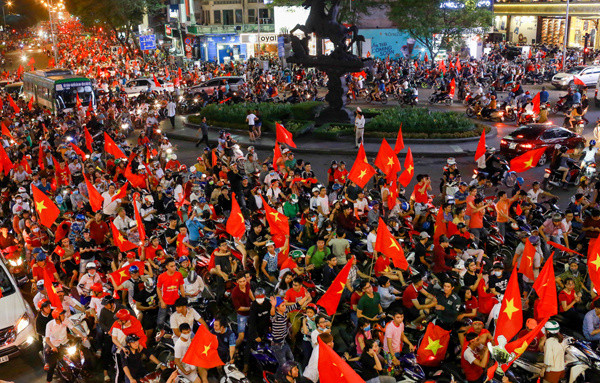Picture 12 of Beams of images all over the country celebrate the U23 road in Vietnam to the final of Asia U23