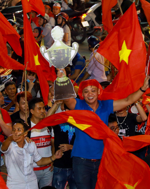 Picture 13 of Beams of images all over the country celebrate the U23 road in Vietnam to the final of Asia U23