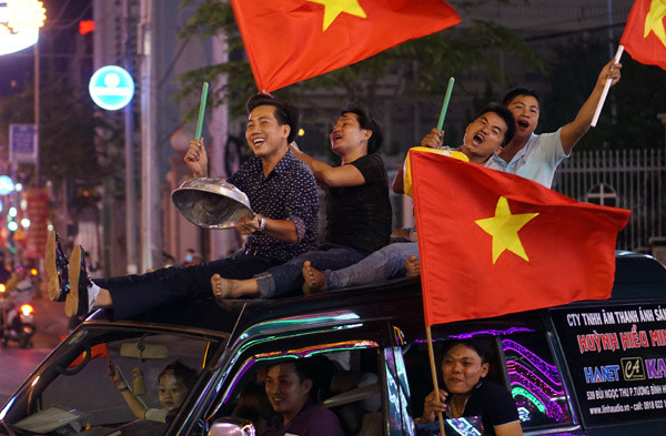 Picture 15 of Beams of images all over the country celebrate the U23 road in Vietnam to the final of Asia U23