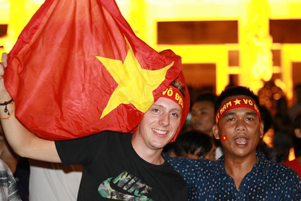 Picture 19 of Beams of images all over the country celebrate the U23 road in Vietnam to the final of Asia U23