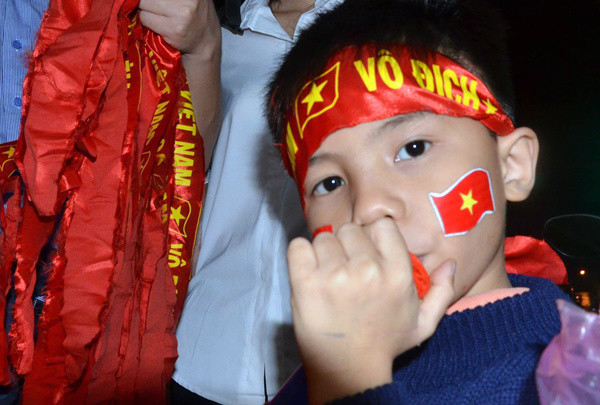 Picture 20 of Beams of images all over the country celebrate the U23 road in Vietnam to the final of Asia U23