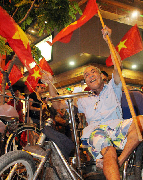 Picture 21 of Beams of images all over the country celebrate the U23 road in Vietnam to the final of Asia U23