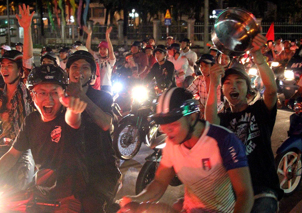 Picture 23 of Beams of images all over the country celebrate the U23 road in Vietnam to the final of Asia U23
