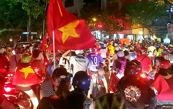 Picture 24 of Beams of images all over the country celebrate the U23 road in Vietnam to the final of Asia U23