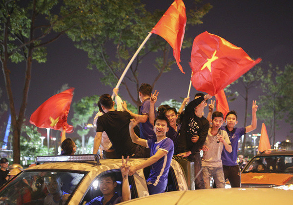 Picture 27 of Beams of images all over the country celebrate the U23 road in Vietnam to the final of Asia U23