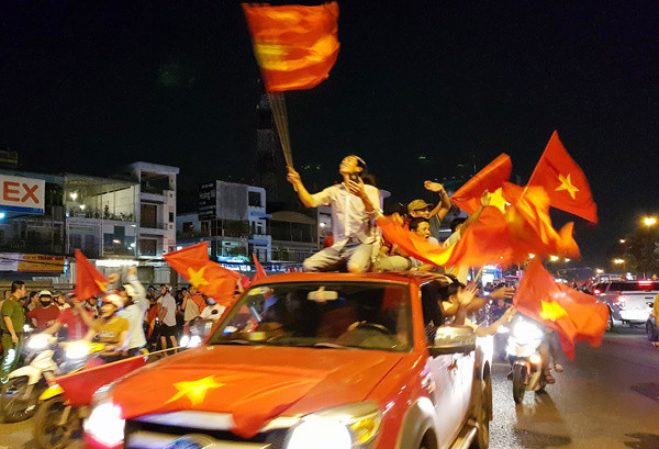 Picture 28 of Beams of images all over the country celebrate the U23 road in Vietnam to the final of Asia U23
