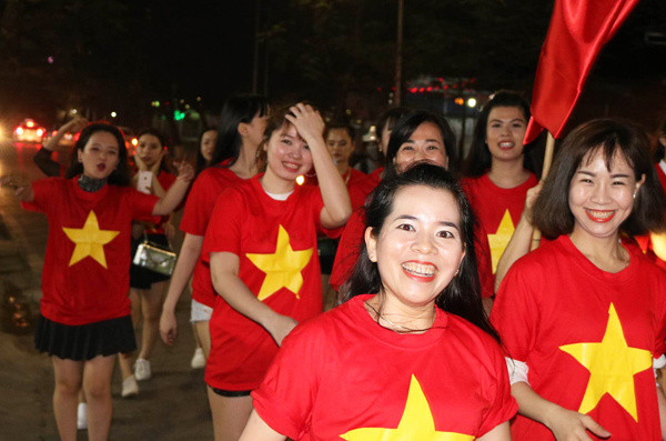 Picture 29 of Beams of images all over the country celebrate the U23 road in Vietnam to the final of Asia U23