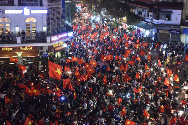 Picture 30 of Beams of images all over the country celebrate the U23 road in Vietnam to the final of Asia U23