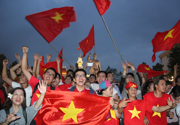 Picture 36 of Beams of images all over the country celebrate the U23 road in Vietnam to the final of Asia U23