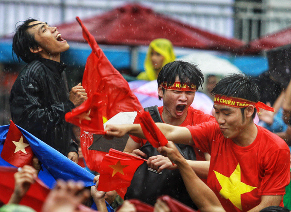 Picture 37 of Beams of images all over the country celebrate the U23 road in Vietnam to the final of Asia U23