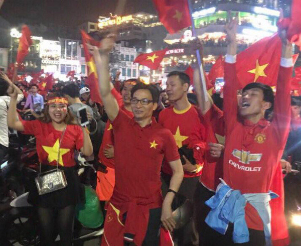 Picture 9 of Beams of images all over the country celebrate the U23 road in Vietnam to the final of Asia U23