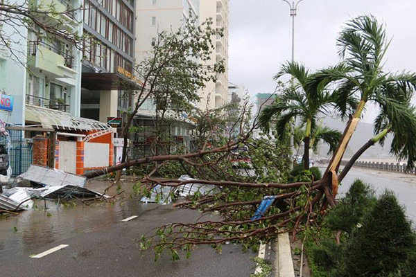 Picture 10 of Beams of photos: Storm No. 12 sweeps, Khanh Hoa has been deserted and never seen after more than 20 years