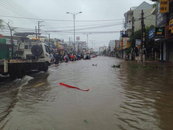 Picture 8 of Beams of photos: Storm No. 12 sweeps, Khanh Hoa has been deserted and never seen after more than 20 years