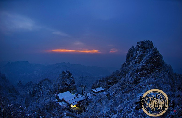 Picture 4 of Beams of snow falling early, white covering Vo Dang mountain
