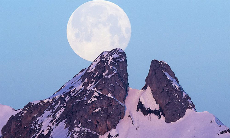 Picture 10 of Beautiful ghostly image of the last super moon in 2019