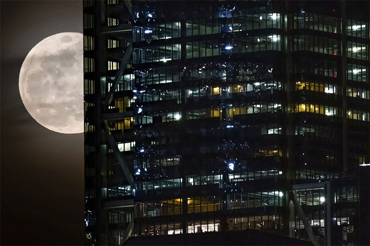 Picture 8 of Beautiful ghostly image of the last super moon in 2019