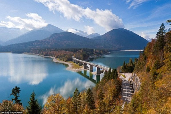 Picture 11 of Beautiful 'golden autumn' paintings in countries