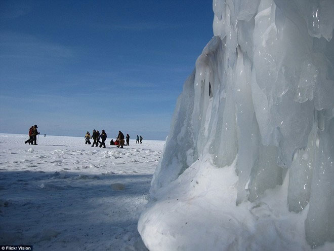 Picture 8 of Beautiful ice cave on Lake Superior