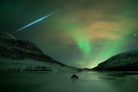 Picture 3 of Beautiful image of Geminid meteor shower