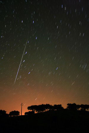 Picture 6 of Beautiful image of Geminid meteor shower