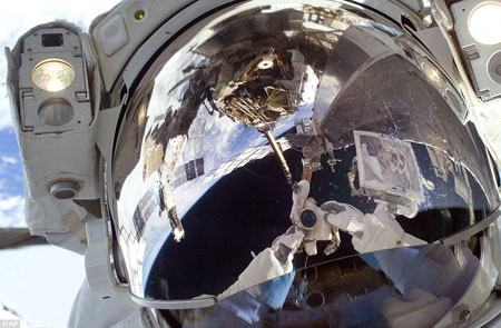 Picture 2 of Beautiful photos on international space station