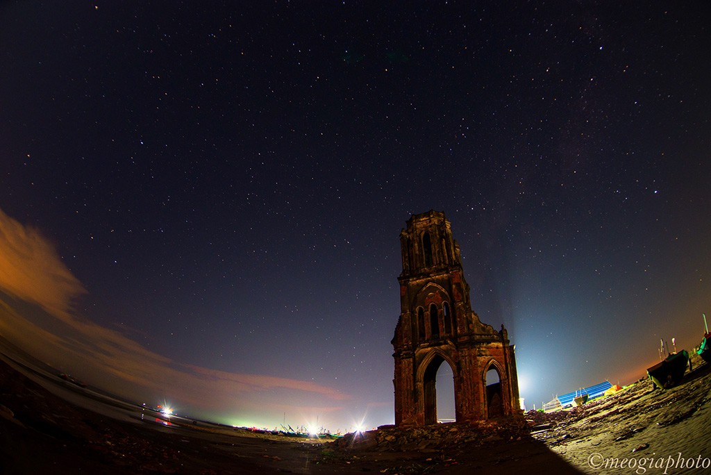 Picture 1 of Beautiful sunrise surprised on Nam Dinh church