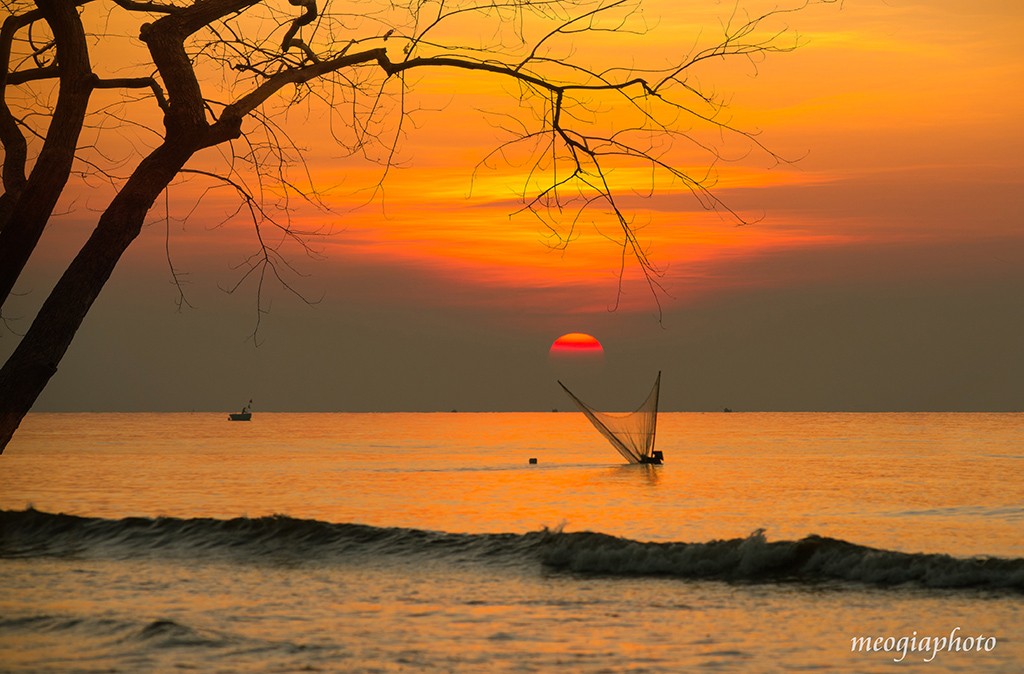 Picture 3 of Beautiful sunrise surprised on Nam Dinh church