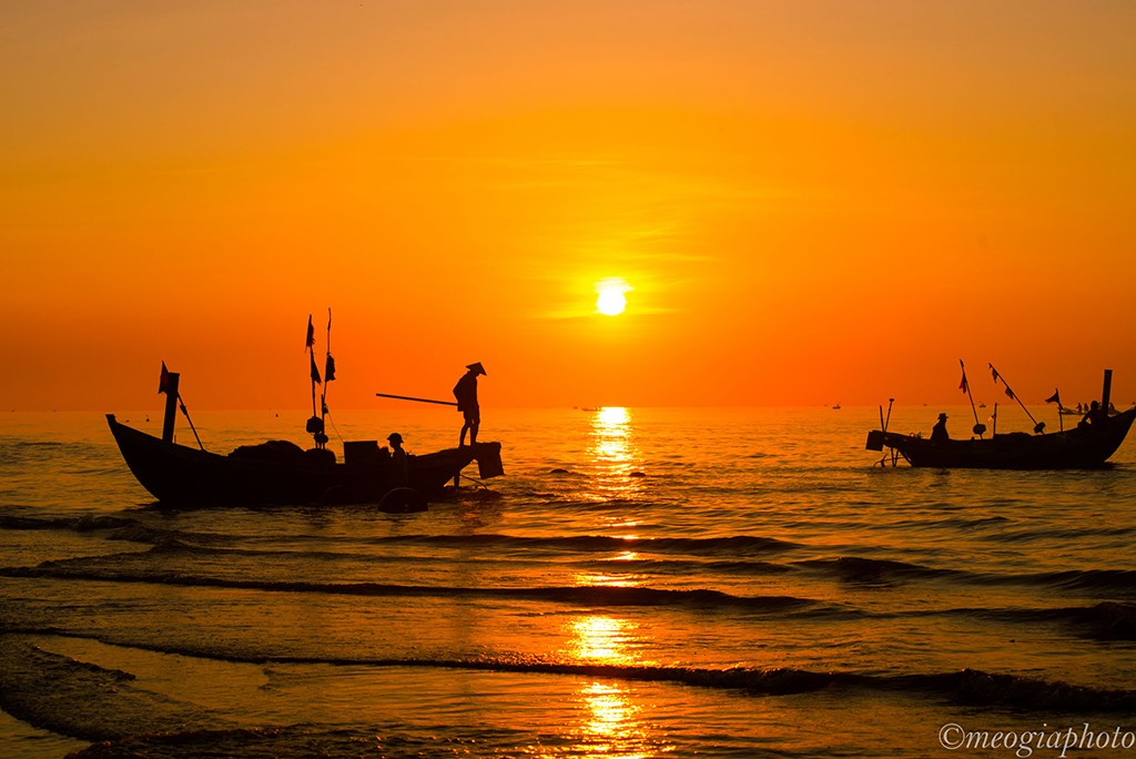 Picture 4 of Beautiful sunrise surprised on Nam Dinh church