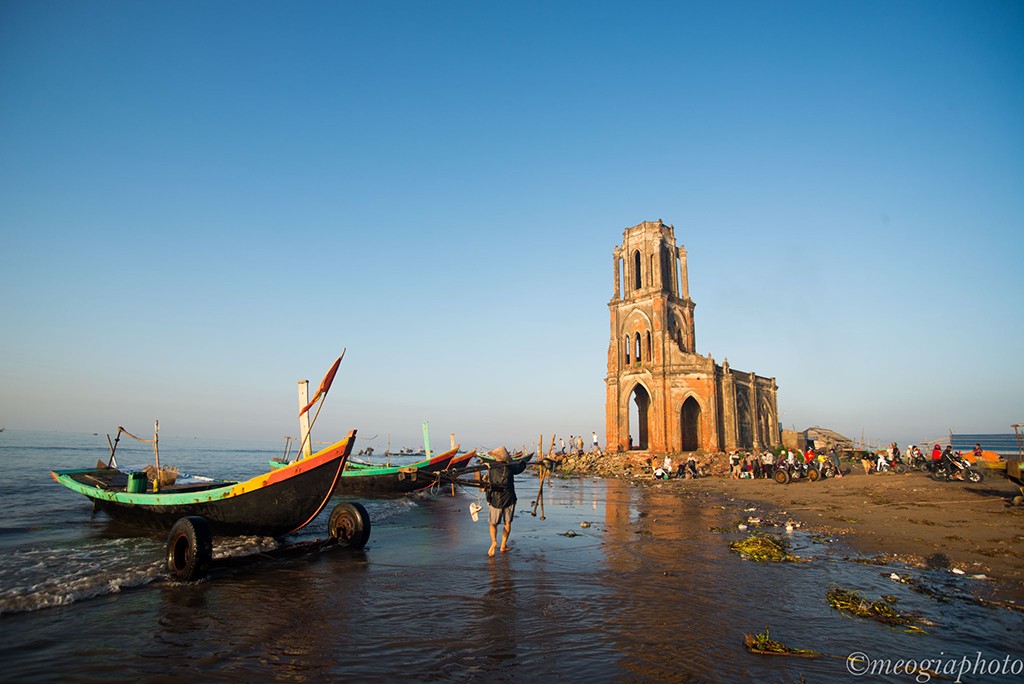 Picture 7 of Beautiful sunrise surprised on Nam Dinh church
