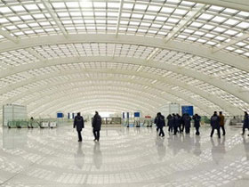 Picture 1 of Beijing Airport uses solar energy