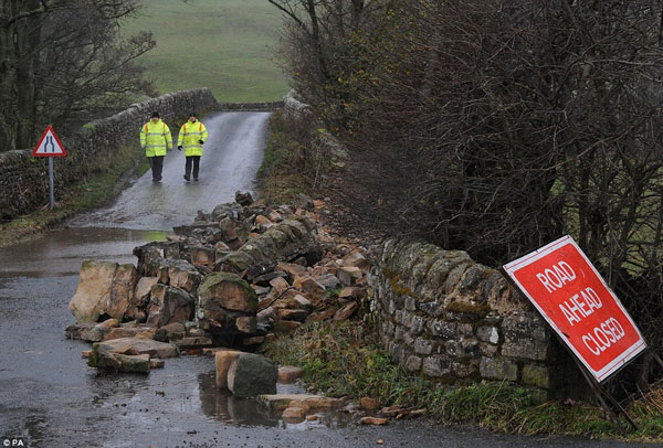 Picture 8 of Big storm attacked Scotland, wind turbines caught fire