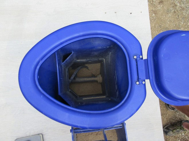 Picture 4 of Bill Gates' new style of toilet: No water needed, no waste left to smell, can separate water from feces
