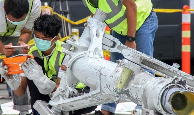 Picture 2 of Black box revealed unexpected information about falling Indonesian aircraft