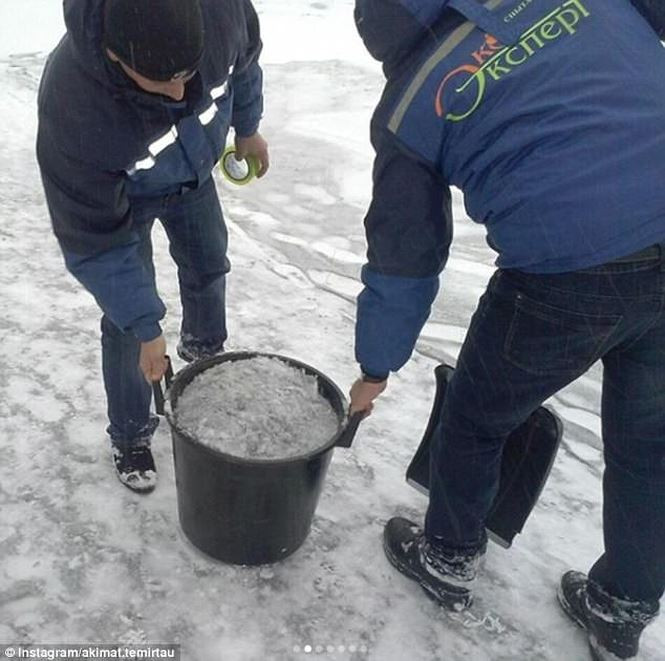Picture 2 of Black snow suddenly appeared in Kazakhstan