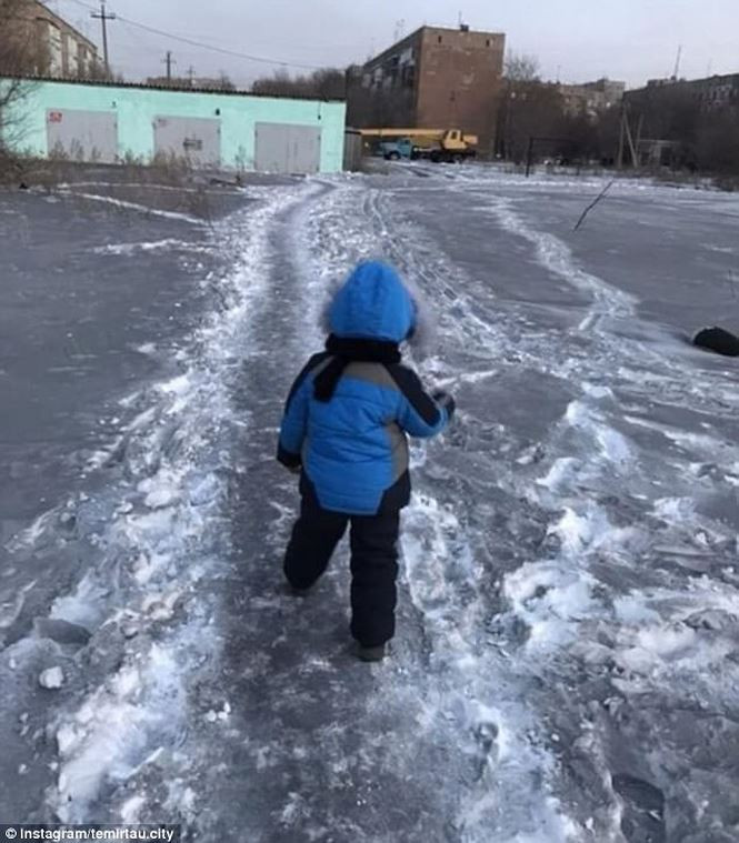 Picture 3 of Black snow suddenly appeared in Kazakhstan
