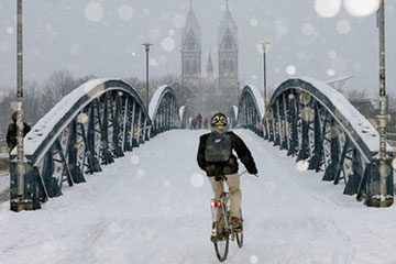 Picture 10 of Blizzard raging in Europe