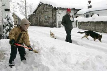 Picture 8 of Blizzard raging in Europe